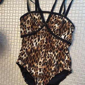 Amoressa Leopard print one piece bathing suit